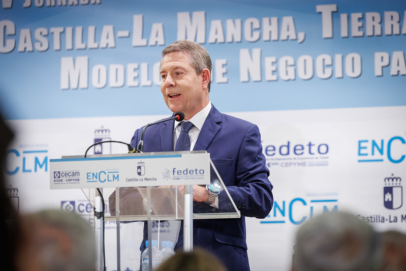 El presidente de Castilla-La Mancha, Emiliano García-Page, inaugura, en la sede de FEDETO en Toledo, la Jornada ‘Castilla-La Mancha, Tierra de Oportunidades. Modelos de negocio para el siglo XXI’, que organiza el periódico digital ENCLM.