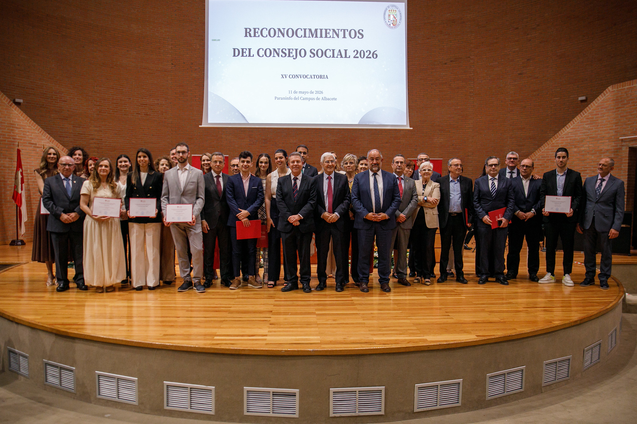 El presidente de Castilla-La Mancha, Emiliano García-Page, asiste al acto de entrega de los premios correspondientes a la XV convocatoria de los Reconocimientos del Consejo Social de la UCLM que se celebra en el Paraninfo de la UCLM en el campus de Albacete.