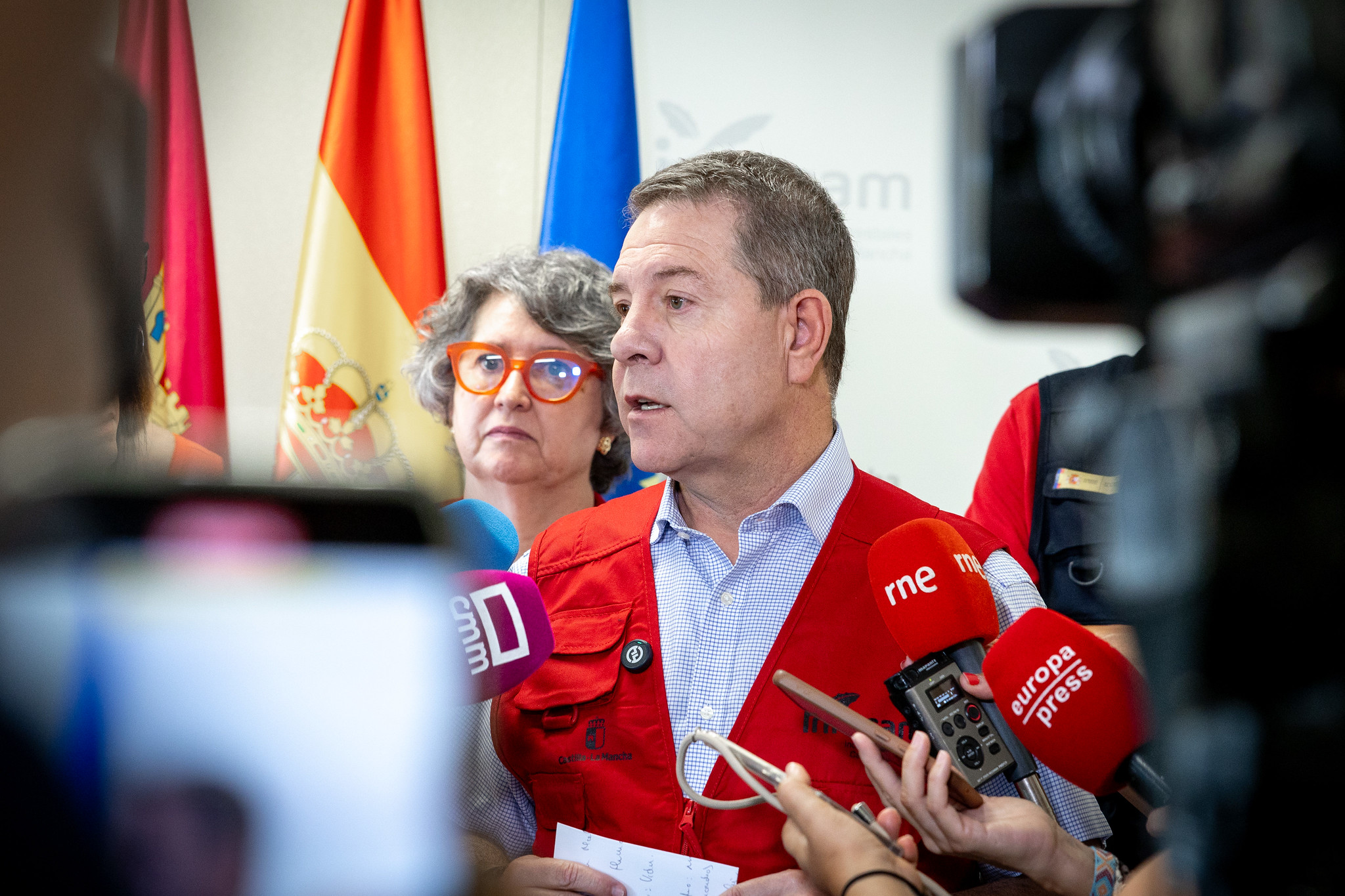 García-Page traslada un mensaje de “optimismo y cautela” y señala que “empezamos a ver la luz más allá del humo” en el incendio de La Mierla 1 García-Page traslada un mensaje de “optimismo y cautela” y señala que “empezamos a ver la luz más allá del humo” en el incendio de La Mierla