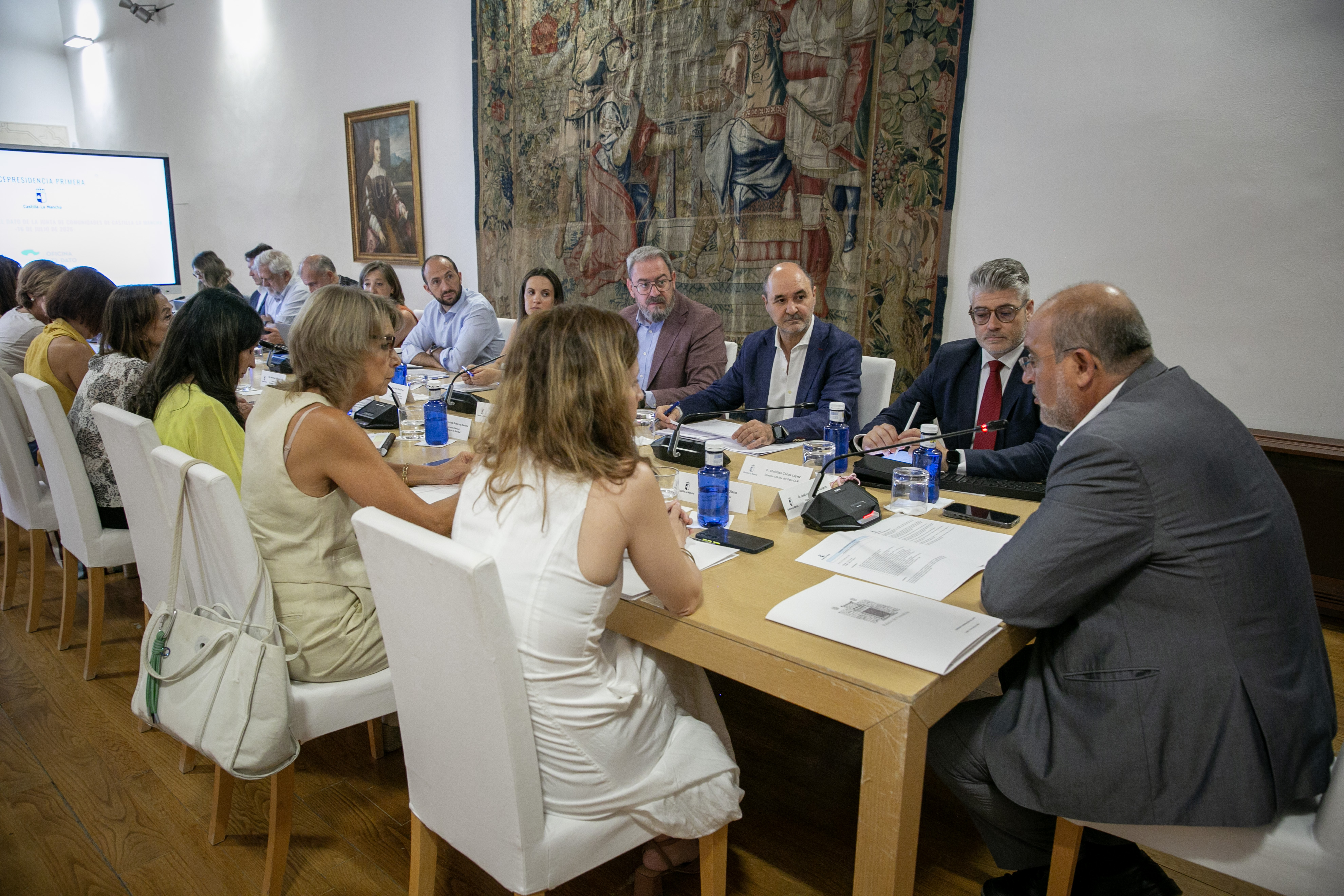 Castilla-La Mancha constituye la Comisión de Gobierno del Dato para avanzar hacia una Administración más centrada en la ciudadanía 3 Castilla-La Mancha constituye la Comisión de Gobierno del Dato para avanzar hacia una Administración más centrada en la ciudadanía