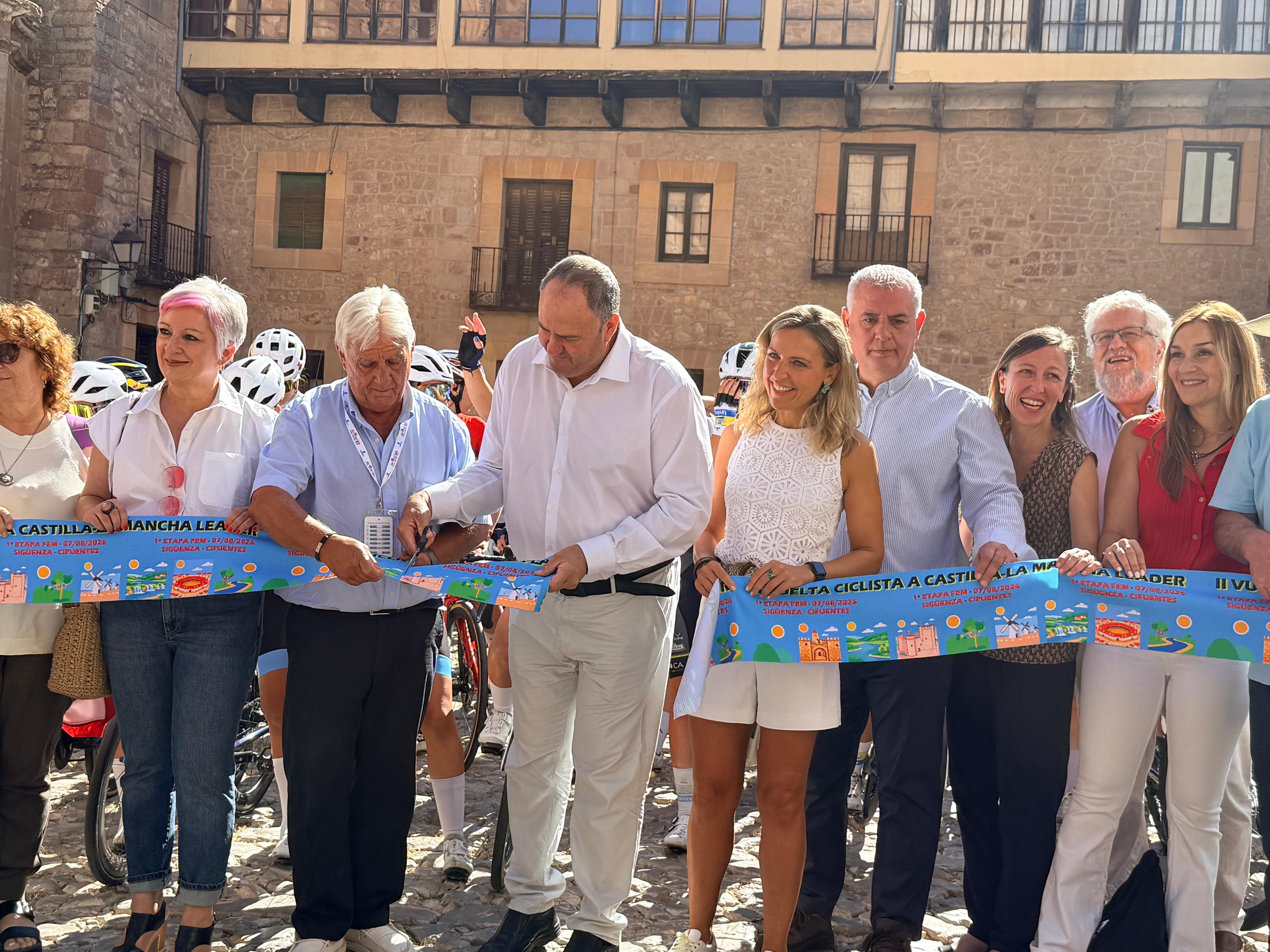 La II Vuelta Ciclista Castilla-La Mancha LEADER impulsa la igualdad y el desarrollo rural a través del deporte femenino 1 La II Vuelta Ciclista Castilla-La Mancha LEADER impulsa la igualdad y el desarrollo rural a través del deporte femenino