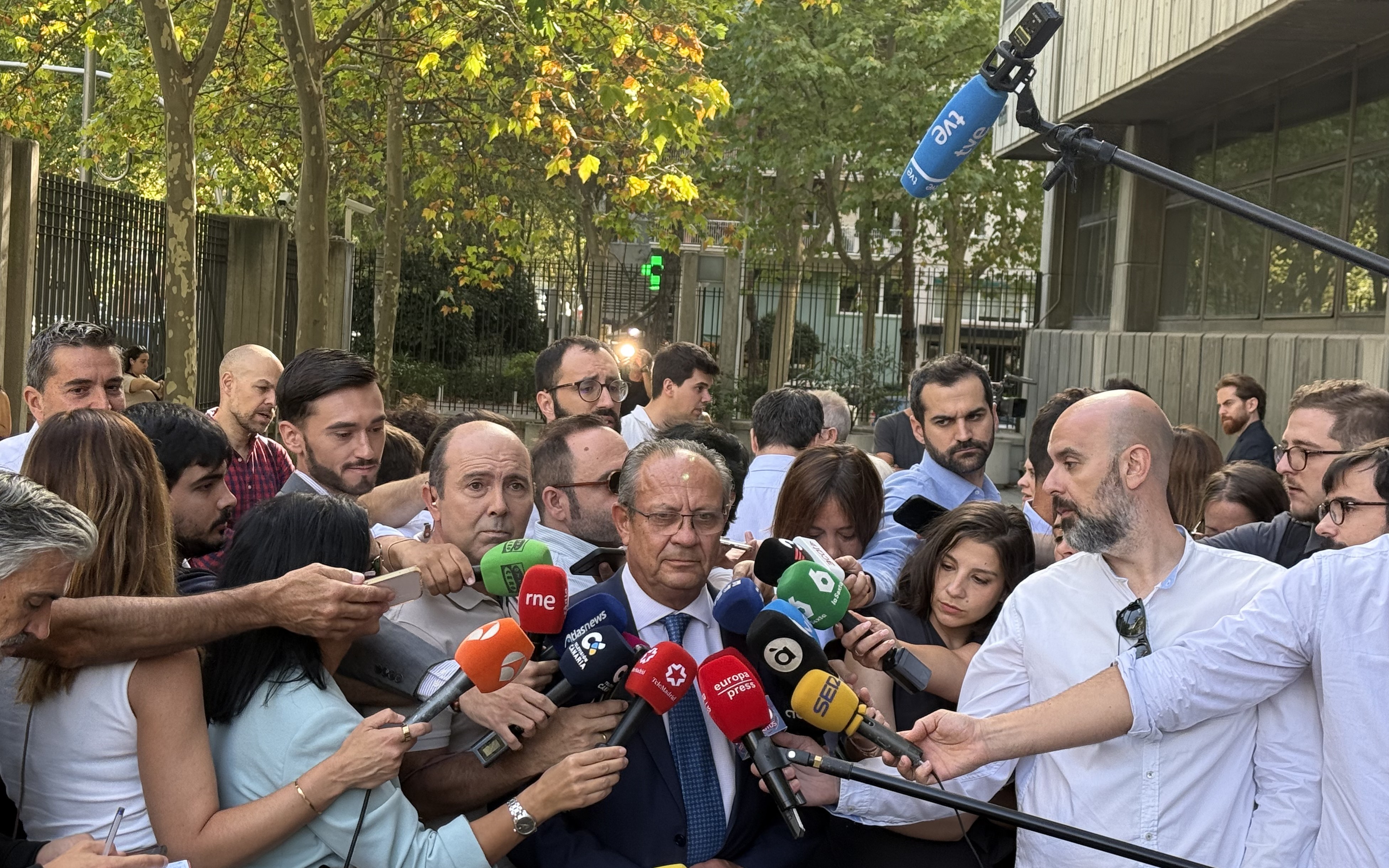 El Gobierno de CLM pide al ministro de Hacienda que se abstenga en la votación sobre financiación para que prevalezca la posición de los territorios 3 El Gobierno regional pide al ministro de Hacienda que se abstenga en la votación sobre financiación para que prevalezca la posición de los territorios