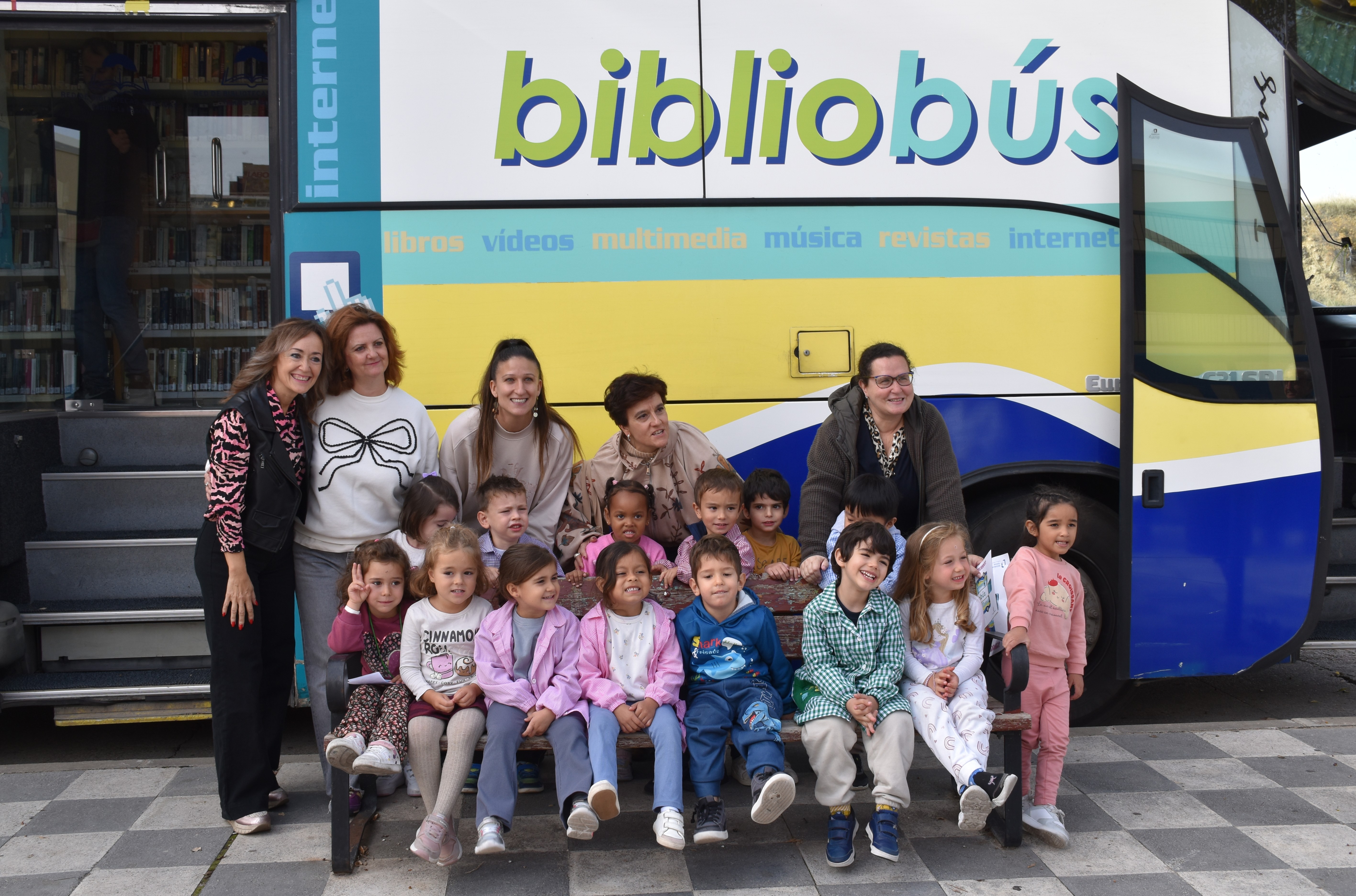 Los bibliobuses de Cuenca facilitan la lectura a 102 municipios con casi 16.000 préstamos en 2025