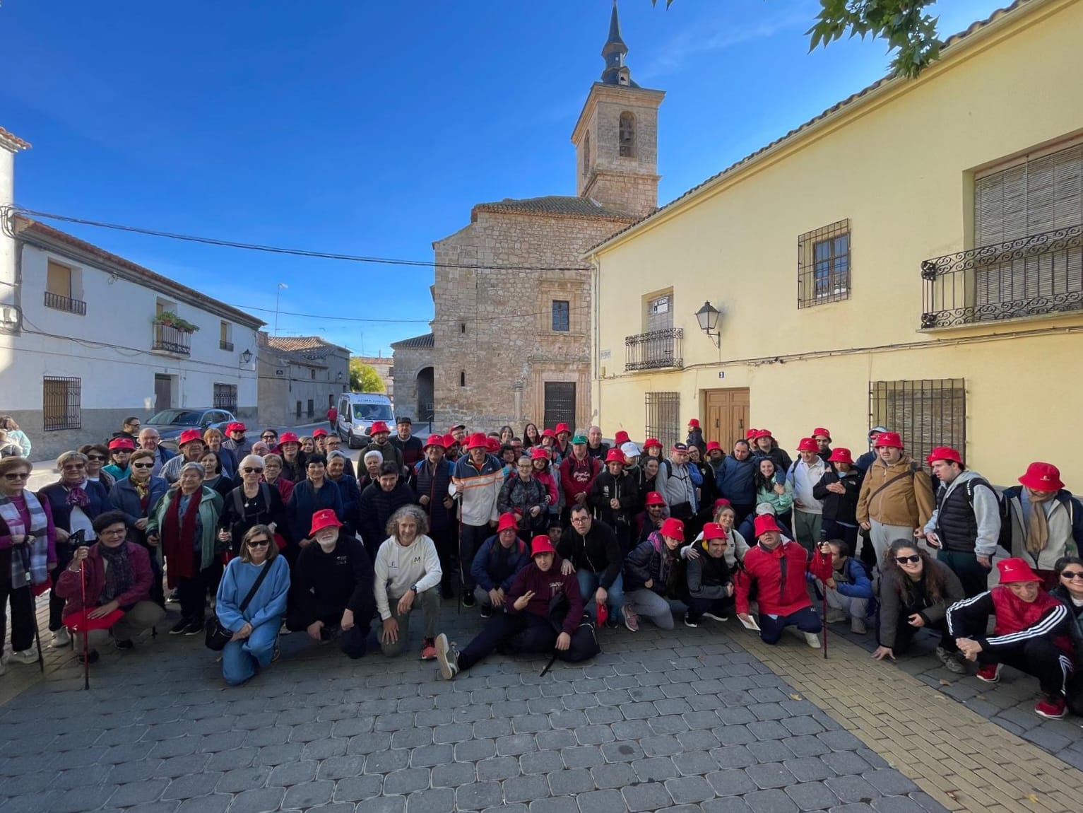 Lezuza acoge una ruta senderista inclusiva para personas con discapacidad intelectual