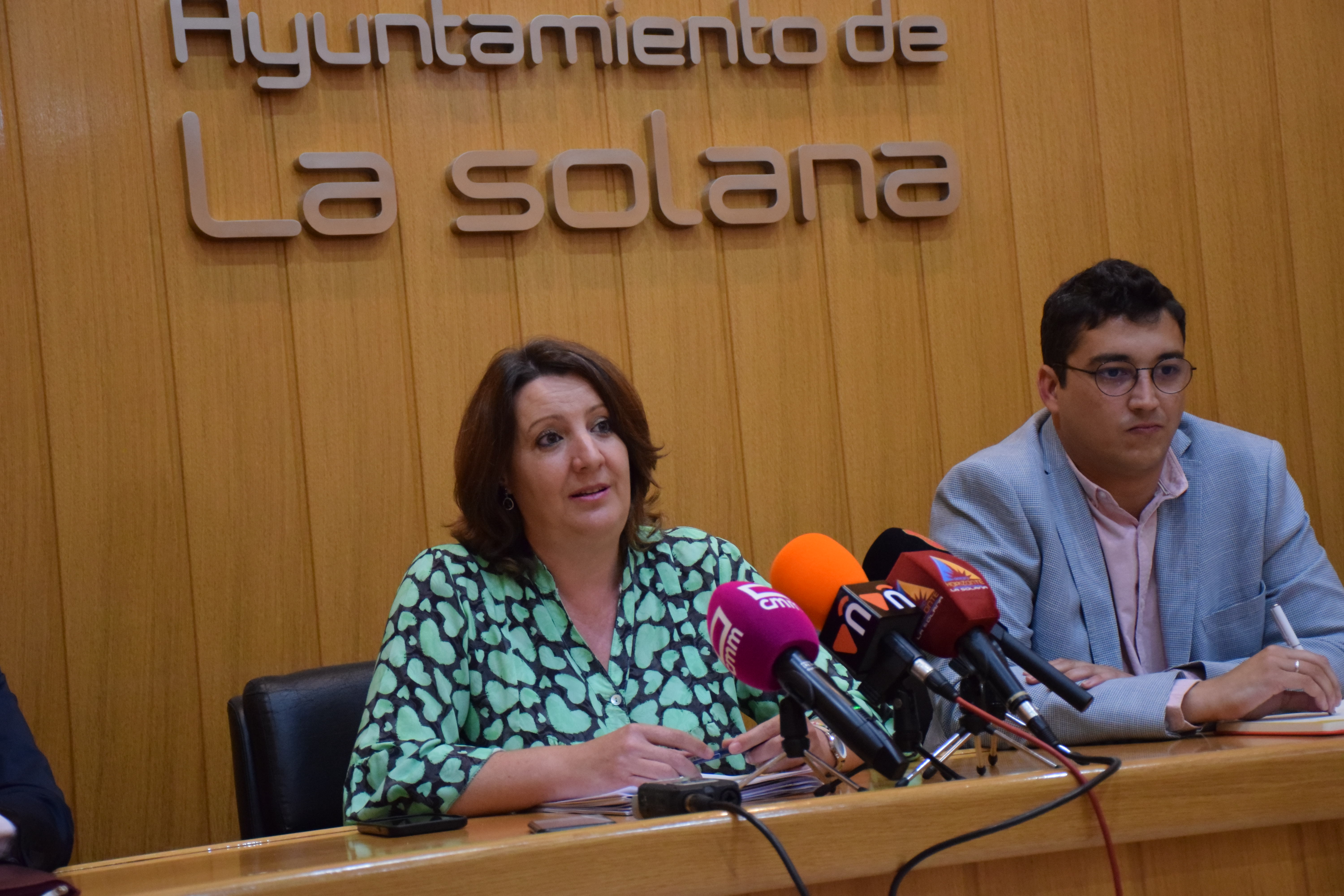La consejera de Economía, Empresas y Empleo, Patricia Franco, se reúne con  el alcalde La Solana | Gobierno de Castilla-La Mancha