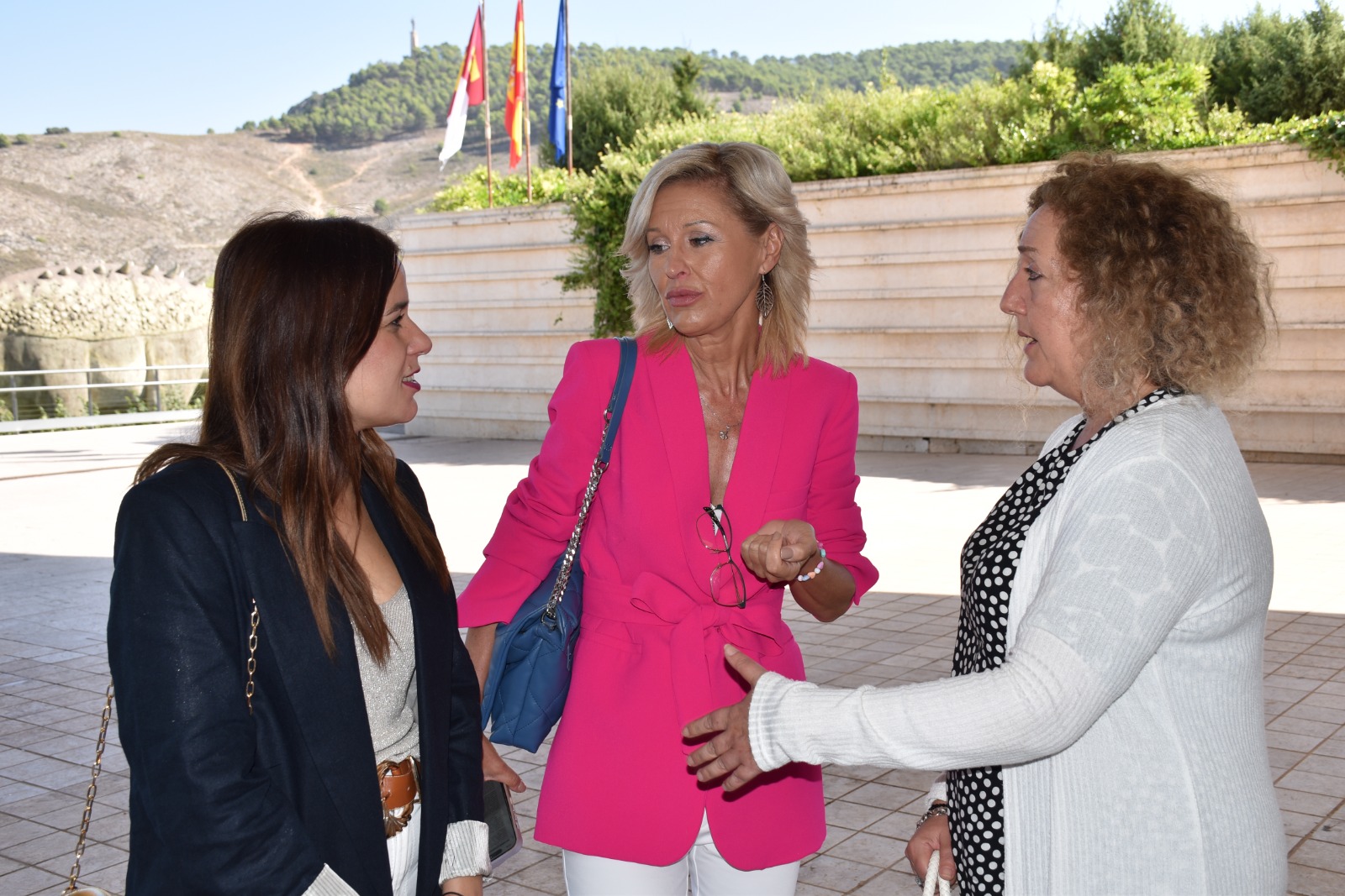 La delegada de la JCCM anima a participar en la convocatoria de ayudas ...