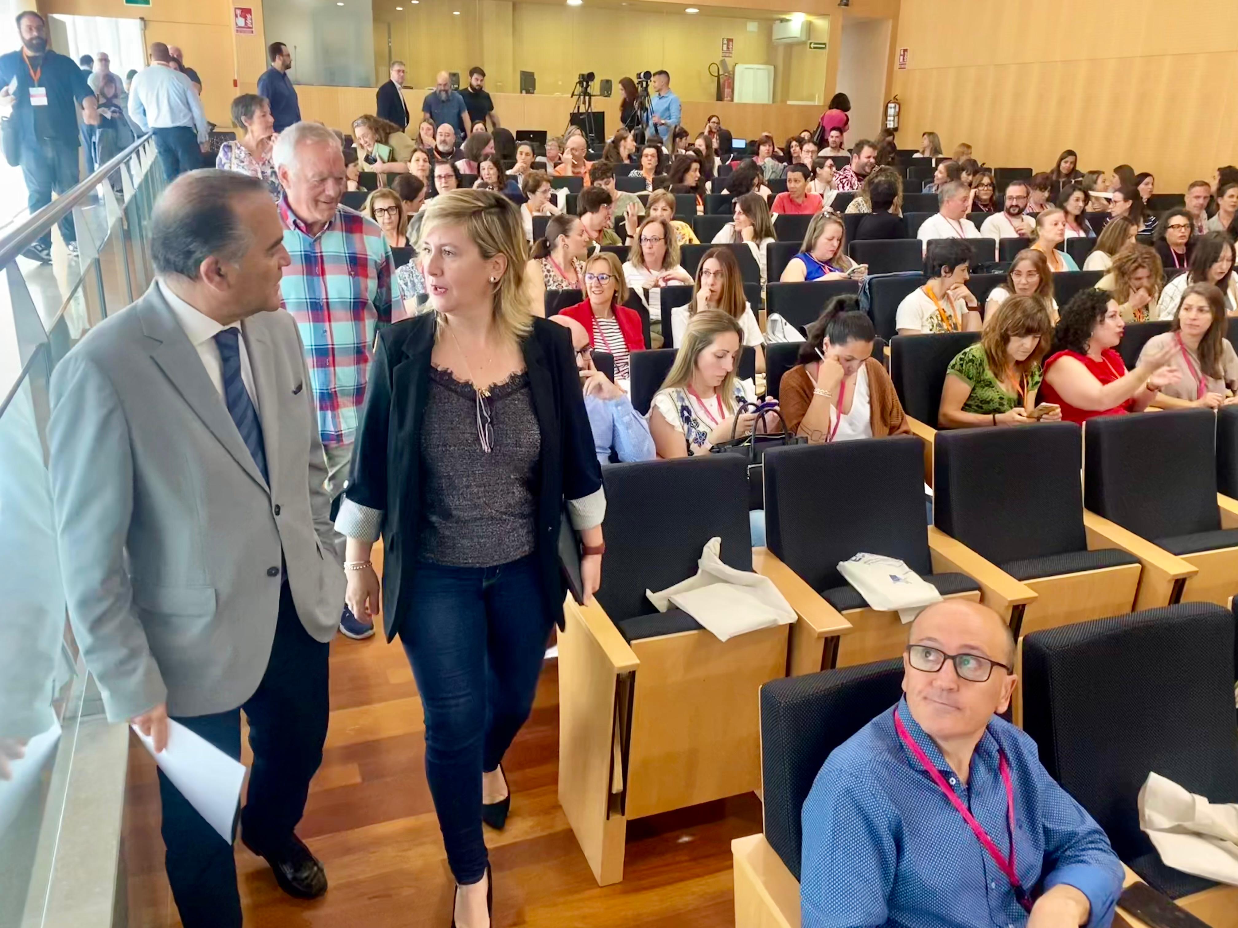 El Gobierno regional celebra las VI Jornadas de Infancia y Familia ...