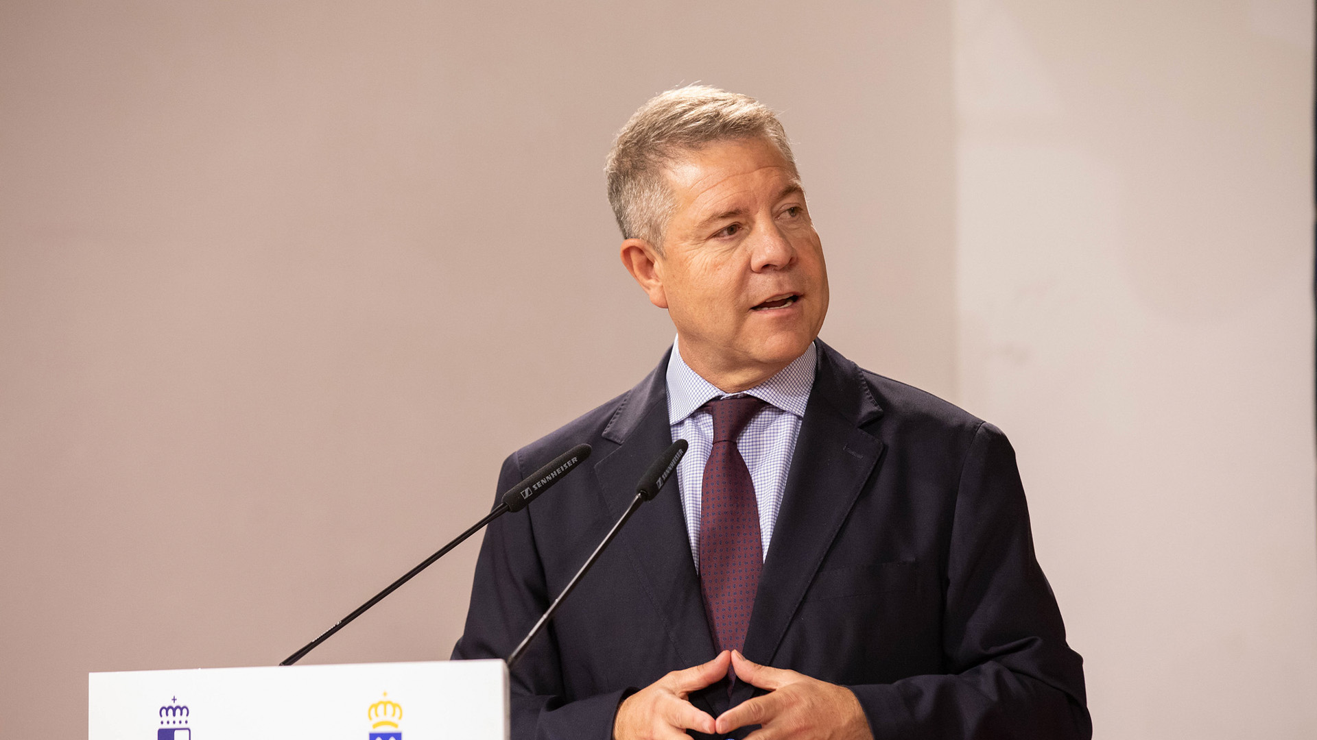García-Page lamenta que se ponga en juego “el valor más sagrado de la izquierda, que es la igualdad” e invita a escuchar a Josep Borrell