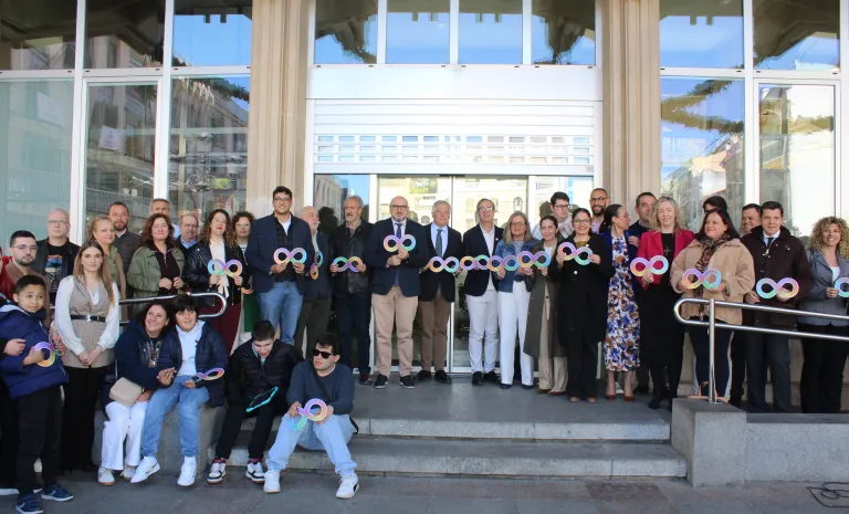 Los delegados provinciales de Bienestar Social y Sanidad en el acto de Autrade