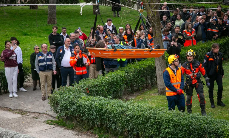 El consejero de Hacienda, Administraciones Públicas y Transformación Digital, Juan Alfonso Ruiz Molina junto al vicepresidente primero, José Luis Martínez Guijarro han participado en un simulacro en la ciudad de Cuenca
