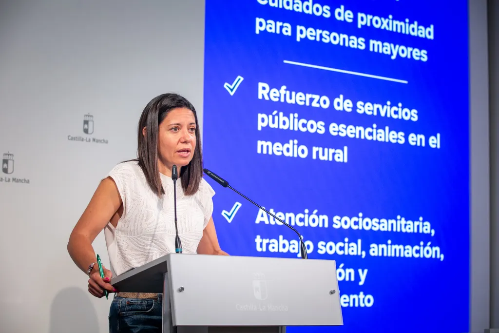 Castilla-La Mancha refuerza la red pública de cuidados con 6,3 millones de euros para las residencias de Riópar y Molinicos