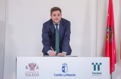 El Gobierno regional ensalza el consenso y el acuerdo tras la firma del convenio que va a permitir la remodelación de la estación de autobuses de Toledo