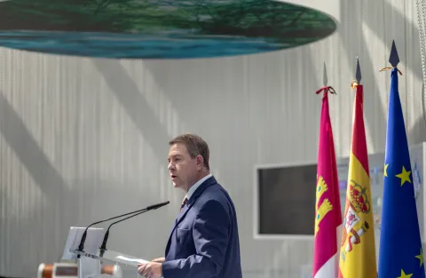 El presidente de Castilla-La Mancha, Emiliano García-Page, inaugura en la ciudad de Albacete, el I Foro de Industria de Castilla-La Mancha en la Torre del Agua.