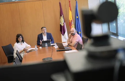 El consejero de Educación, Cultura y Deportes, Amador Pastor, en una de las acciones formativas del proyecto de formación y acompañamiento a centros educativos