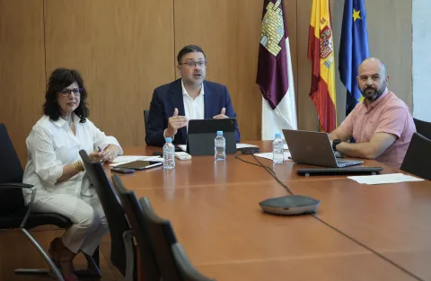 El consejero de Educación, Cultura y Deportes, Amador Pastor, en una de las acciones formativas del proyecto de formación y acompañamiento a centros educativos
