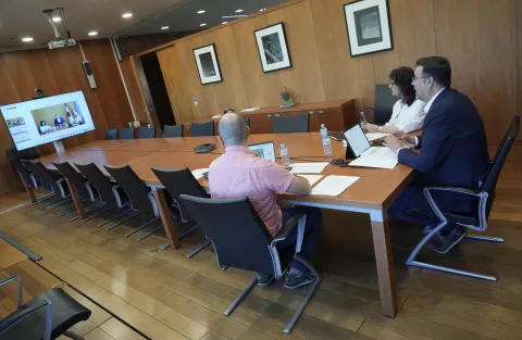 El consejero de Educación, Cultura y Deportes, Amador Pastor, en una de las acciones formativas del proyecto de formación y acompañamiento a centros educativos