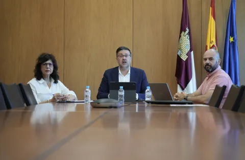 El consejero de Educación, Cultura y Deportes, Amador Pastor, en una de las acciones formativas del proyecto de formación y acompañamiento a centros educativos