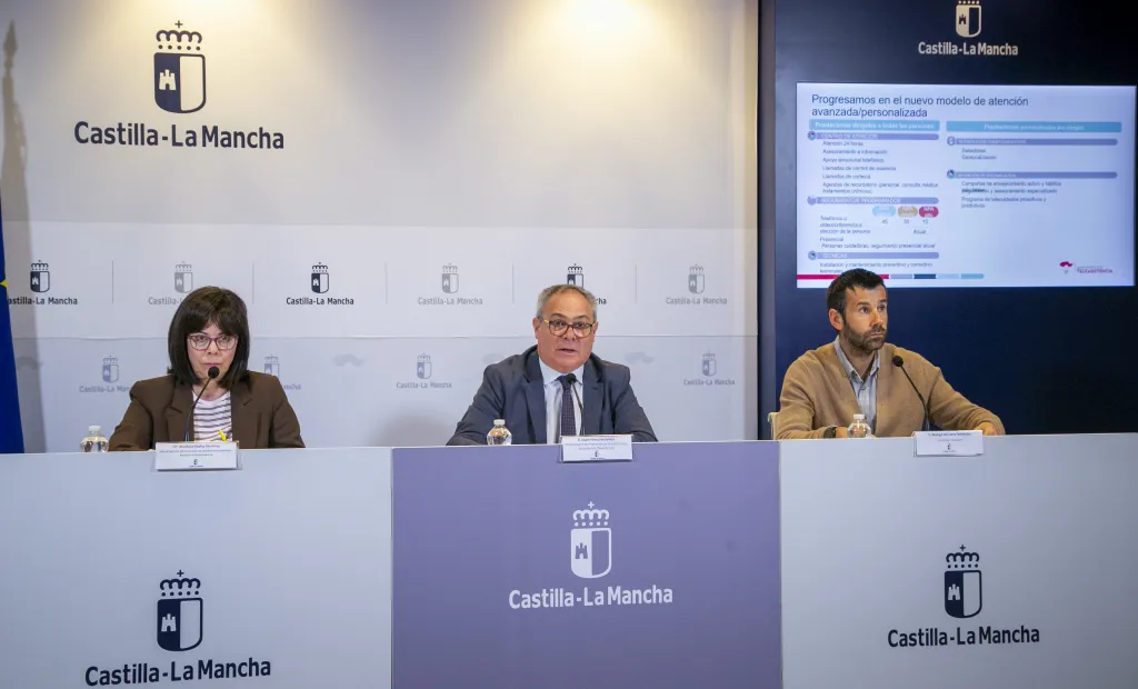 El viceconsejero de Promoción de la Autonomía y Atención a la Dependencia, Javier Pérez, ha ofrecido una rueda de prensa para informar sobre distintas cuestiones del servicio de Teleasistencia en Castilla-La Mancha.