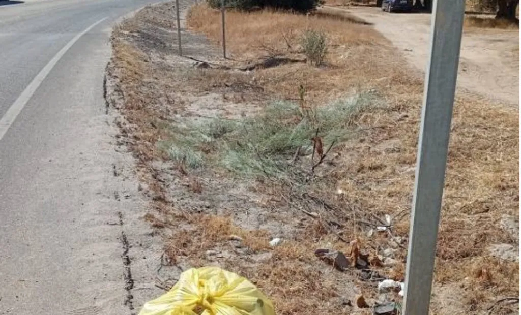 Las brigadas de carreteras del Gobierno regional recogen 8.853 bolsas de basura y 132.000 kilos de residuos de las cunetas y bordes de la Red regional de Carreteras