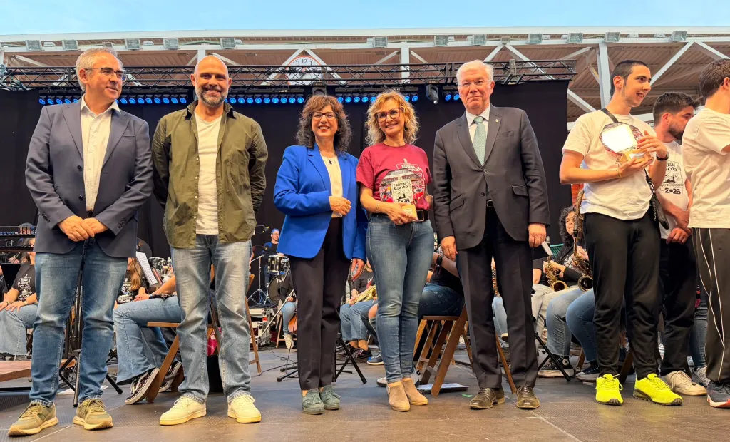 La viceconsejera de Educación, Universidades e Investigación, Mar Torrecilla, ha asistido al evento ´Illescas canta´, que se ha celebrado en el Espacio Escénico Cubierto de Illescas.