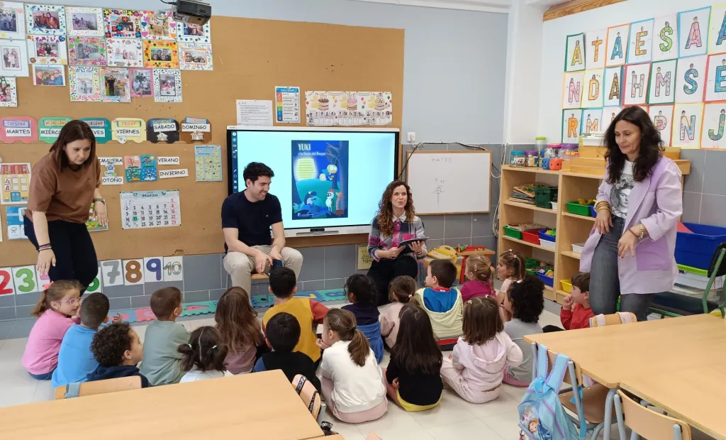 Nazareth Rodrigo visita el CEIP Gregorio Marañón