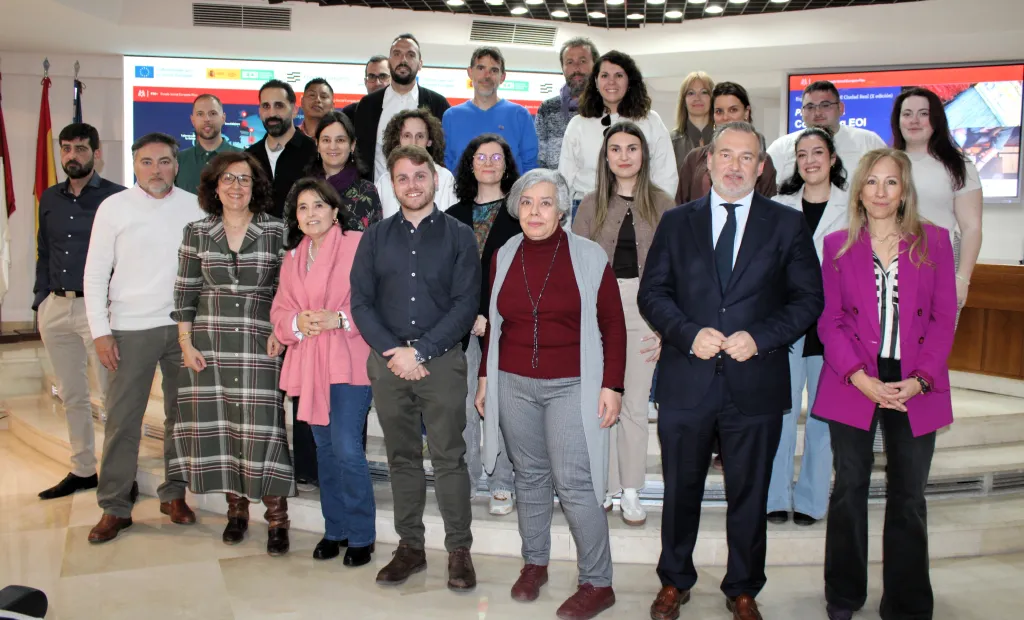 el delegado de Economía, Empresas y Empleo inaugura un nuevo  Coworking