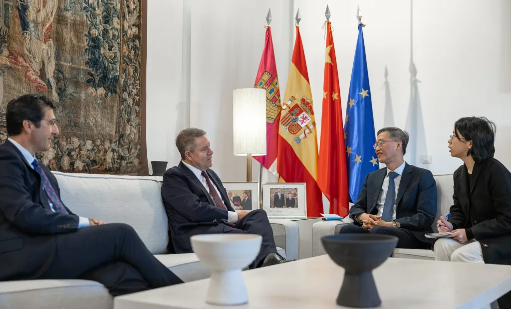 CABALLERO DELEGACIÓN CHINA