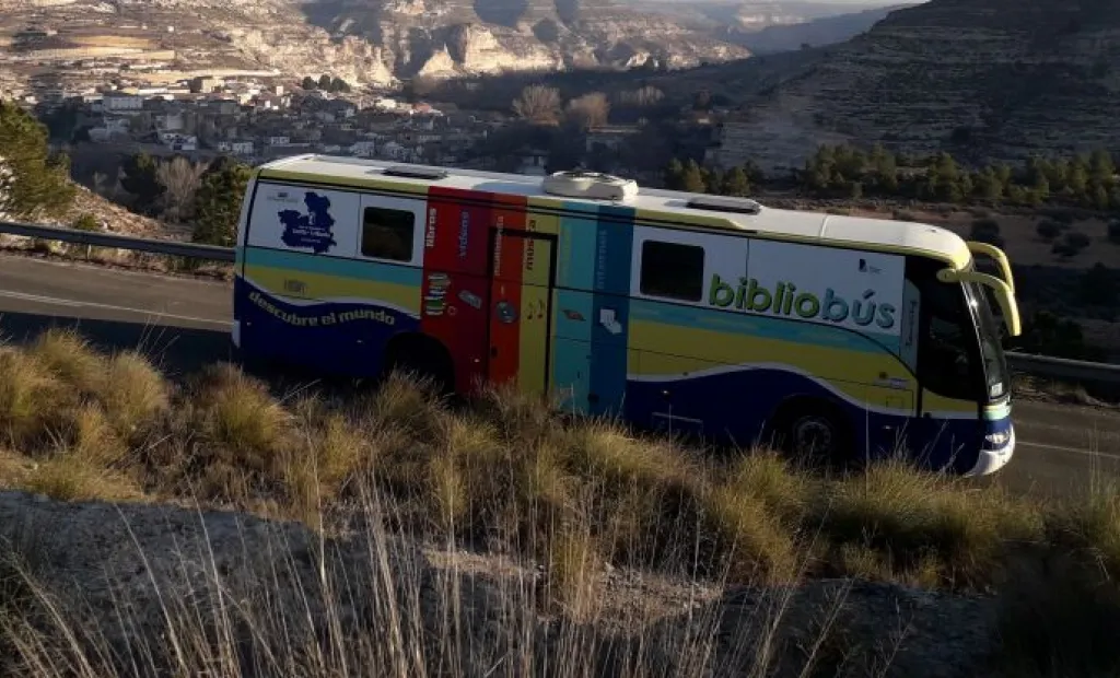 Bibliobús en carretera