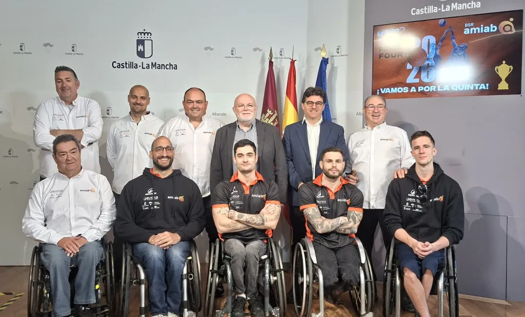 FOTO FAMILIA RECEPCIÓN AMIAB