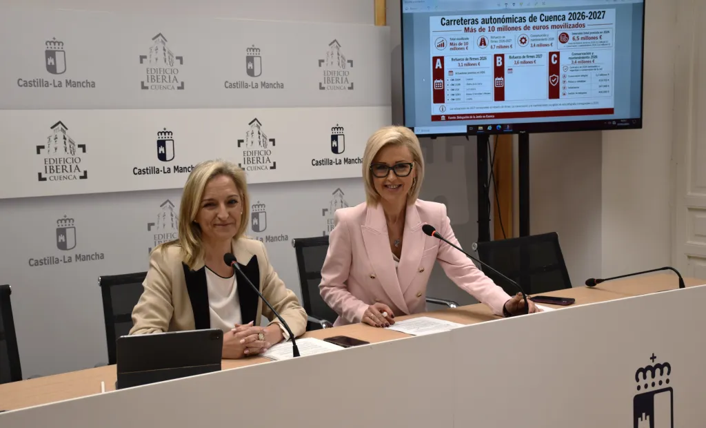 La delegada de la Junta, Marian López, y responsable de Fomento, Ana Ponce, han presentado la planificación de actuaciones de refuerzo de firmes y conservación en la red autonómica de carreteras de la provincia para 2026 y 2027