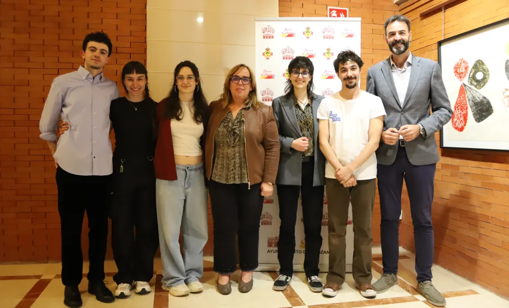 El Gobierno regional señala que la obra ‘Bajo la tierra que pisamos’ es “necesaria, comprometida y profundamente contemporánea”