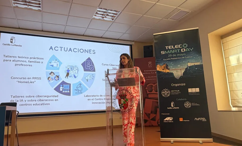 Lola Higuera en la inauguración de la jornada técnica ‘Teleco Smart Day’