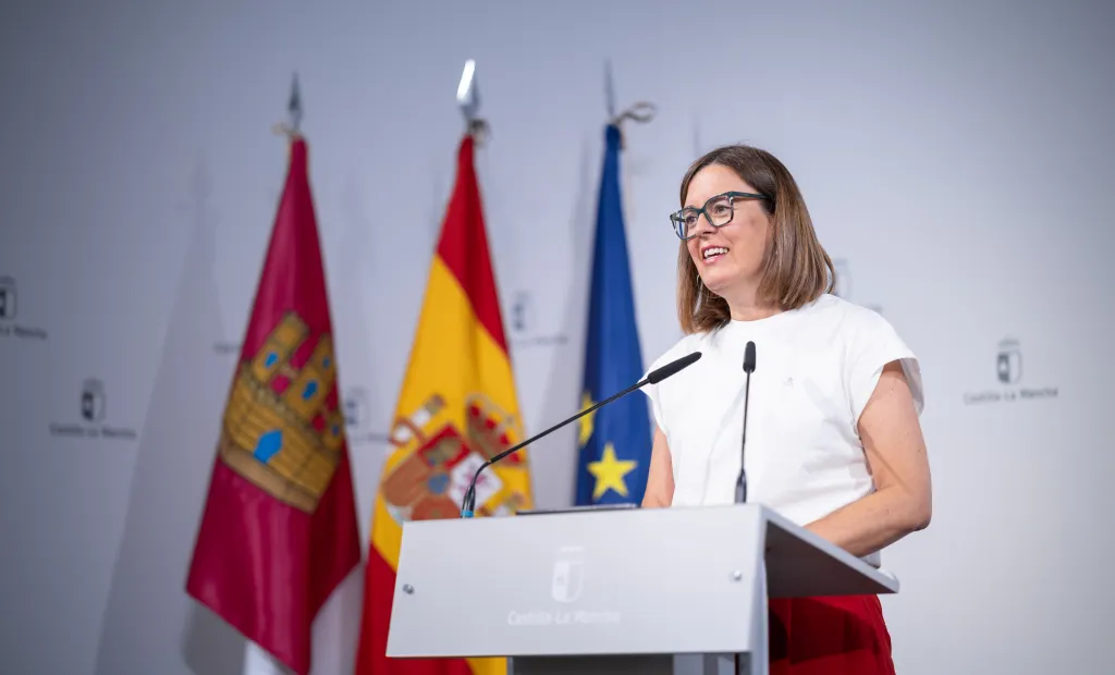 Esther Padilla en rueda de prensa en el Palacio de Fuensalida tras un Consejo de Gobierno
