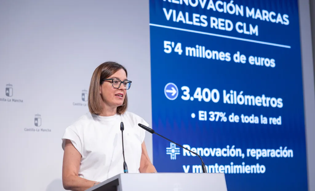 El Gobierno regional invertirá casi 5,4 millones de euros en renovar las marcas viales del 40 por ciento de la red de carreteras regional