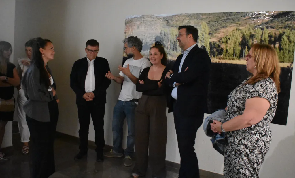 Amador Pastor y Carmen Teresa Olmedo en una visita a un museo