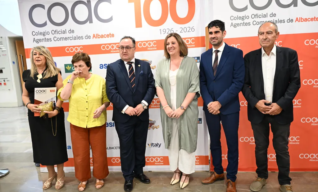 El Gobierno regional destaca el papel esencial del agente comercial para conectar la industria y el comercio, que aporta el 21% del PIB de Albacete