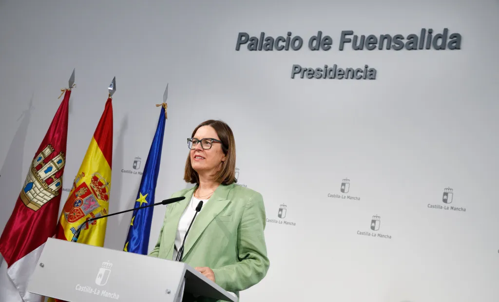 Esther Padilla en rueda de prensa en el Palacio de Fuensalida tras un Consejo de Gobierno