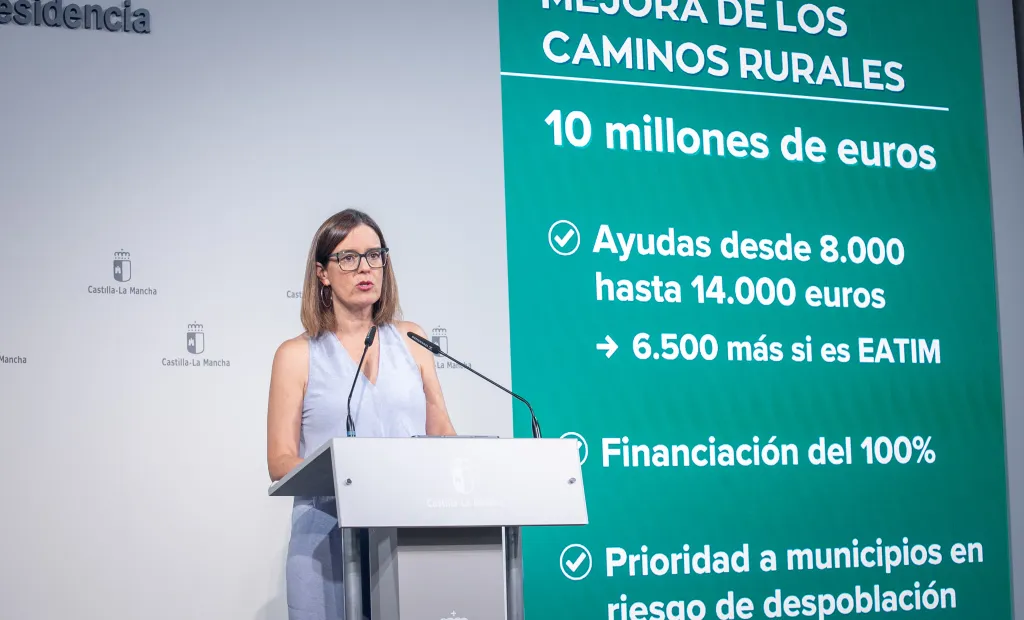 Esther Padilla en rueda de prensa en el Palacio de Fuensalida tras un Consejo de Gobierno