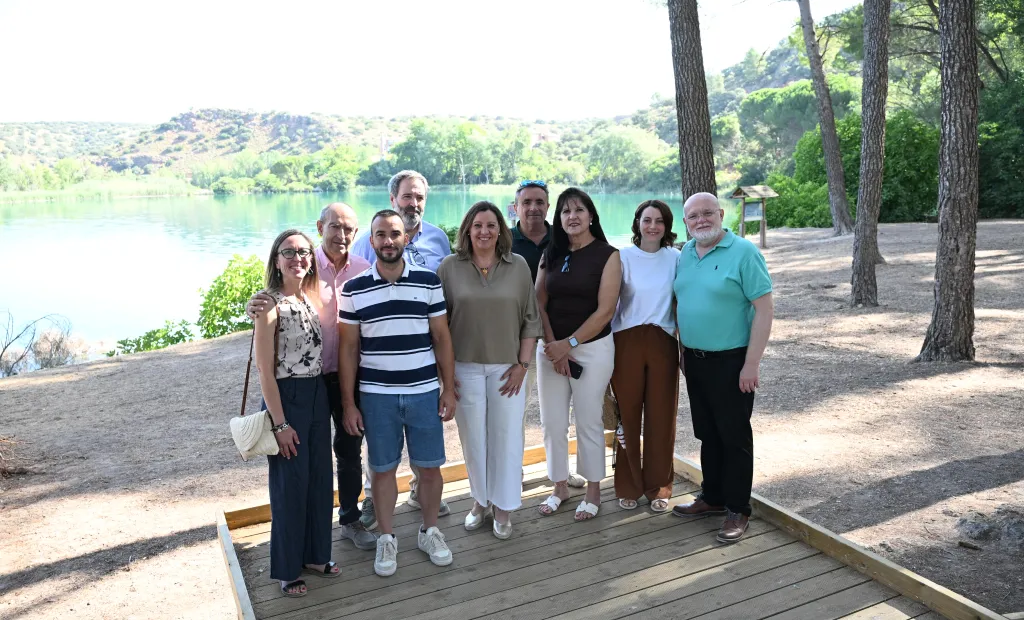 El programa de Turismo Azul Sostenible, que el Gobierno de Castilla-La Mancha ha desarrollado con cargo a los fondos europeos Next Generation como parte de una Acción de Cohesión en Destino, ha invertido más de 1,2 millones de euros en la mejora de accesibilidad, ambiental y en el ámbito de la sostenibilidad las zonas naturales de baño de la región. Así lo ha destacado la consejera de Economía, Empresas y Empleo, Patricia Franco, que ha visitado algunas de estas actuaciones en la Laguna Santos Morcillo, en
