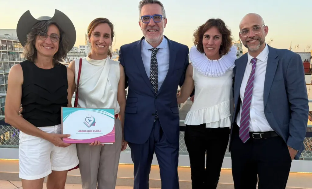 ‘Libros que curan’, el proyecto de Munera que une al centro de salud, las farmacias y la biblioteca, recibe un premio nacional de innovación social