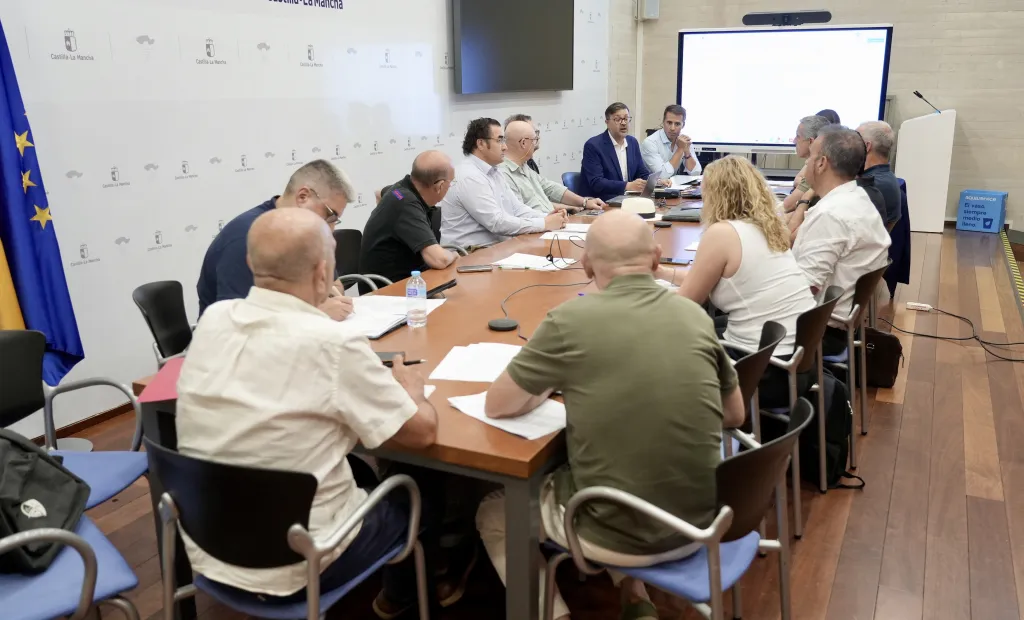 Amador Pastor en una reunión con las federaciones deportivas de Castilla-La Mancha