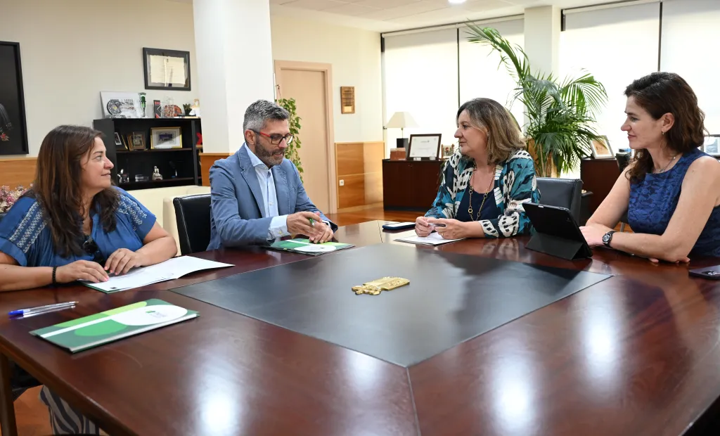 Patricia Franco en una reunión con Plena Inclusión