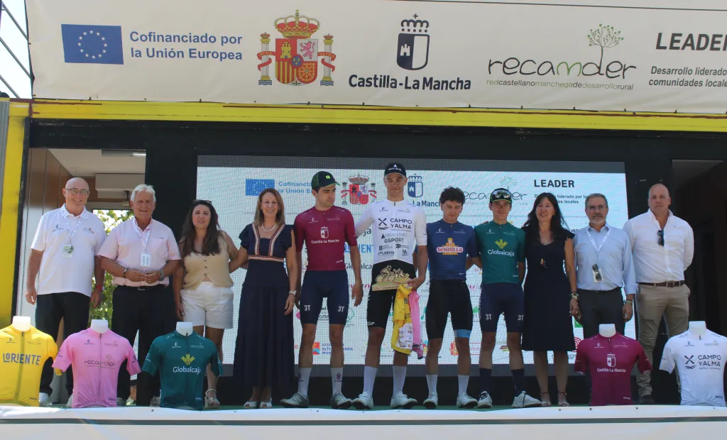 Blanca Fernández en la entrega de maillots de la II Vuelta Ciclista a CLM Leader