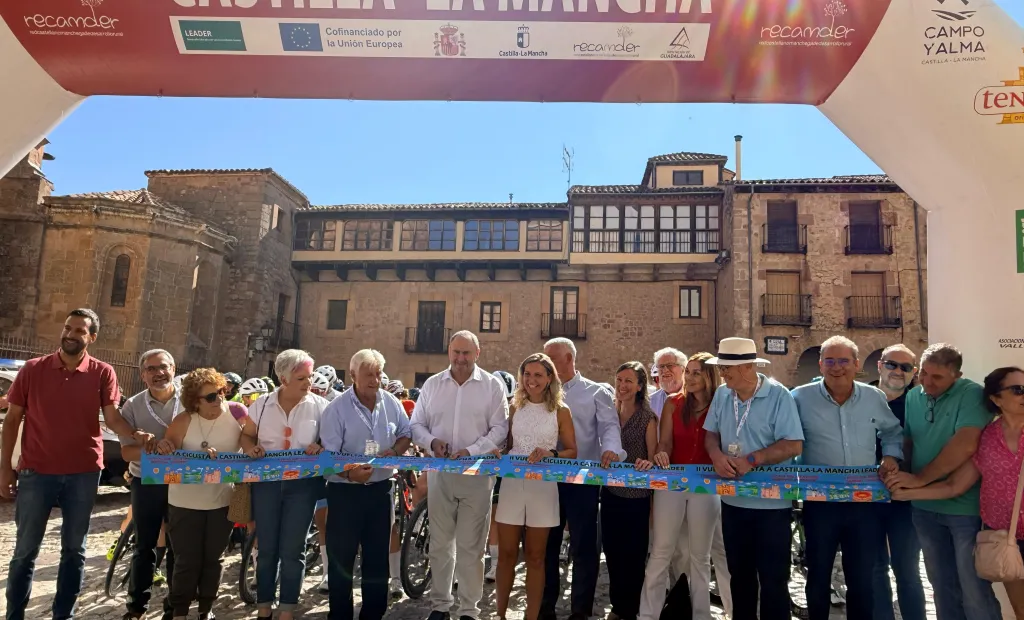 Martínez Lizán en la salida de la II Vuelta Ciclista Castilla-La Mancha LEADER