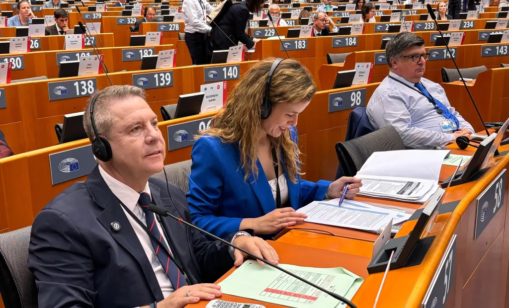 Emiliano García-Page y Nazareth Rodrigo en el Parlamento Europeo