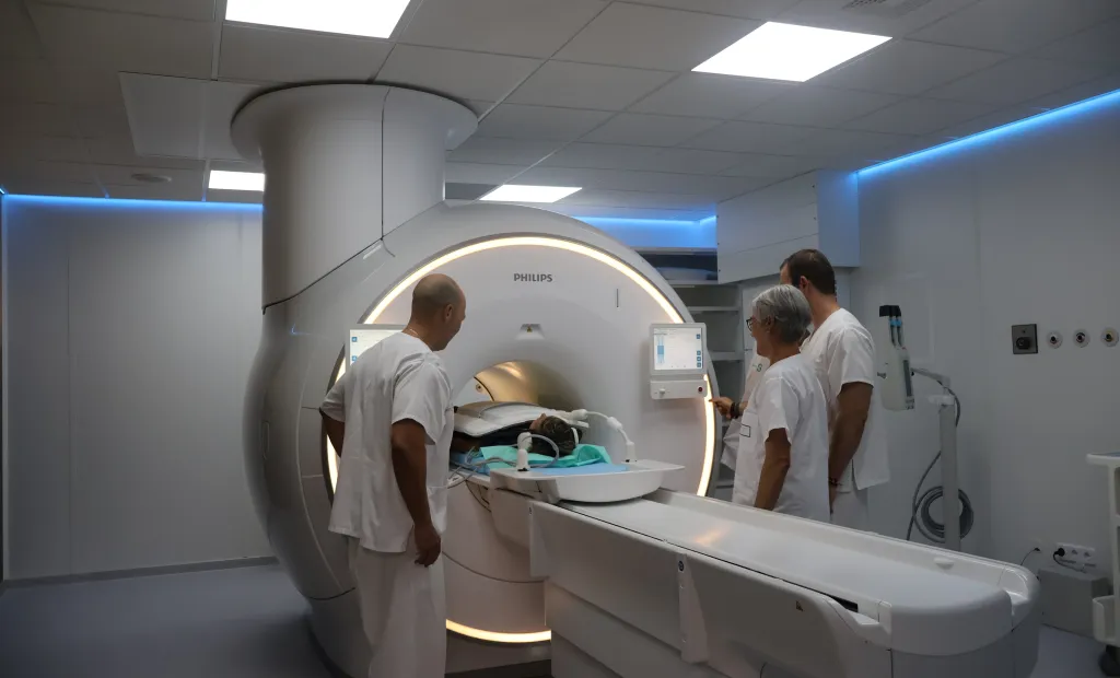 El Gobierno regional adjudica la renovación de las resonancias magnéticas de los hospitales de Alcázar de San Juan y Talavera de la Reina