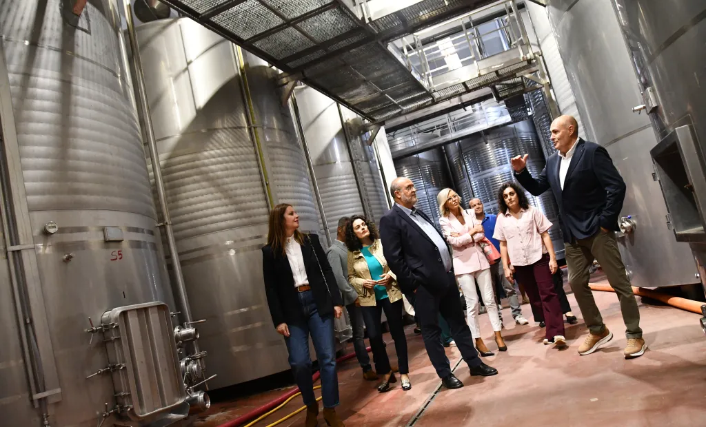 EL VICEPRESIDENTE PRIMERO VISITA COOPERATIVA EN LAS PEDROÑERAS