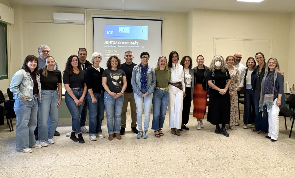 El Gobierno de Castilla-La Mancha, a través de la Consejería de Sanidad, ha puesto en marcha una nueva iniciativa dirigida a reforzar la participación de las asociaciones de pacientes y entidades sociales en el ámbito sanitario, con el objetivo de avanzar hacia un modelo de colaboración más estable, participativo y basado en el trabajo conjunto.