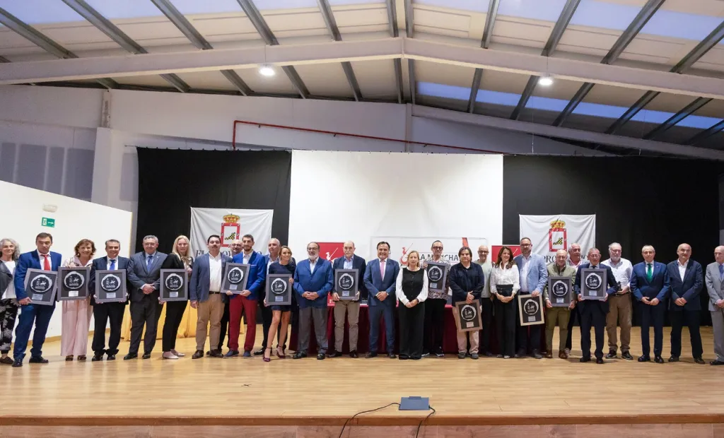 Elena Escobar en la entrega de los premios relativos a los concursos ‘Vino y Cultura’ 2026 de la DOP La Mancha
