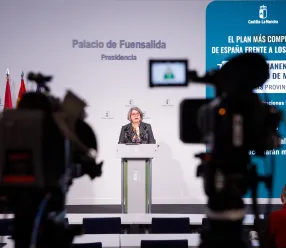 La consejera de Desarrollo Sostenible, Mercedes Gómez, informa sobre el Plan de acción frente a la sobrepoblación de conejo de monte. (Fotos: D. Esteban González // JCCM)